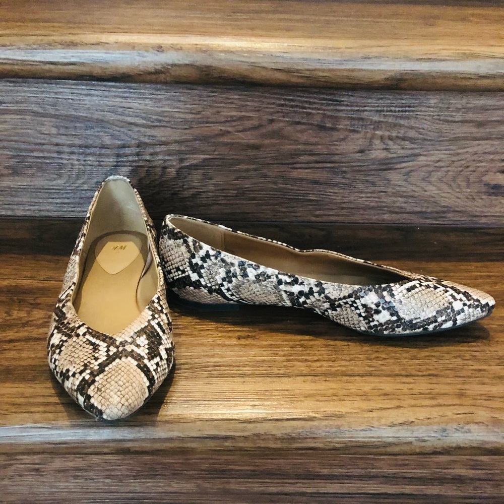 Women’s H&M Tan/Brown Snakeskin Ballet Flats- Size 8